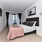 Kuk With Heated Salt Water Pool - Villa