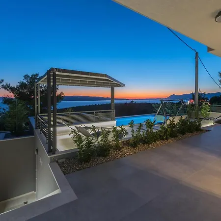 Kuk With Heated Salt Water Pool - Villa