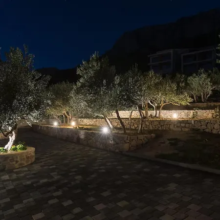Vila Kuk With Heated Pool Makarska