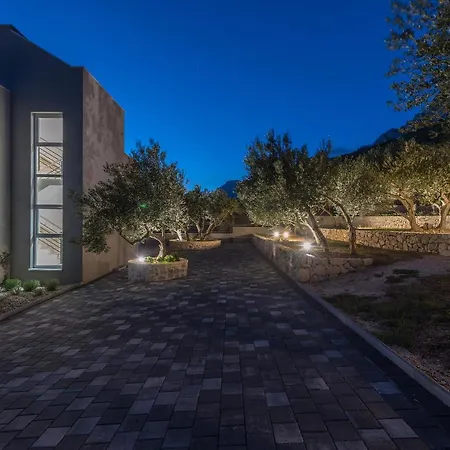 Kuk With Heated Salt Water Pool - Villa *