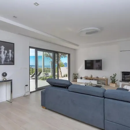 Kuk With Heated Salt Water Pool -