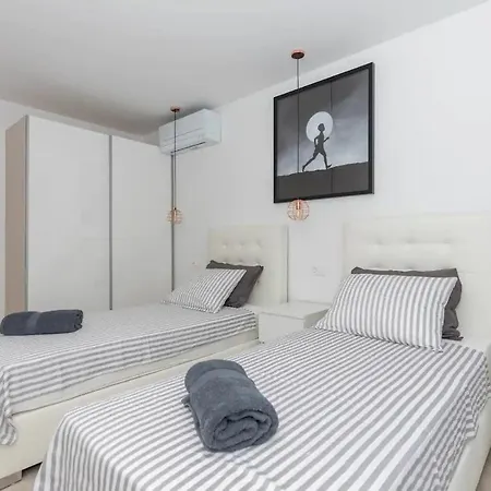 Kuk With Heated Salt Water Pool - * Makarska