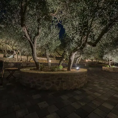 Kuk With Heated Salt Water Pool - Makarska