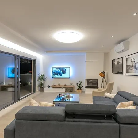 Villa Kuk With Heated Salt Water Pool - Makarska