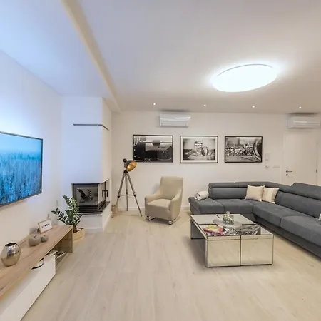 Kuk With Heated Salt Water Pool - * Makarska