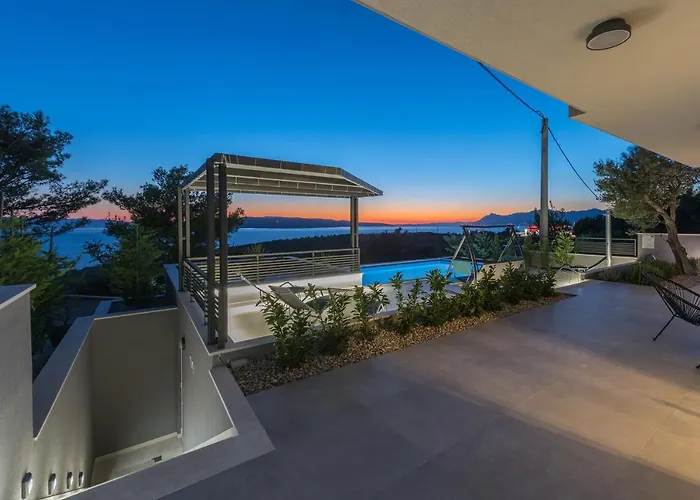 Kuk With Heated Salt Water Pool - Villa