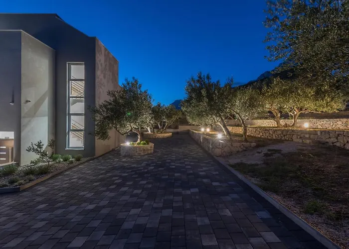 Kuk With Heated Salt Water Pool - Villa *