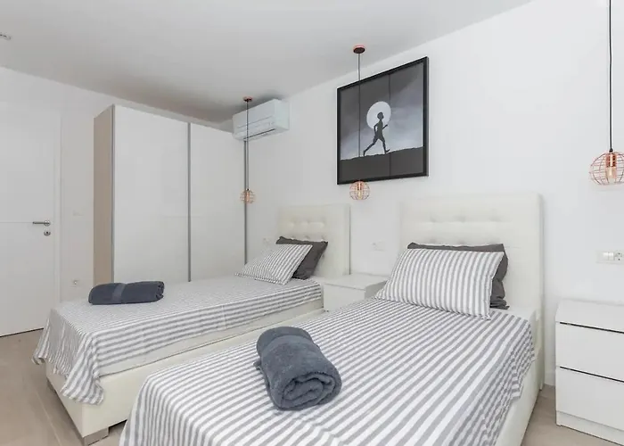 Kuk With Heated Salt Water Pool - * Makarska