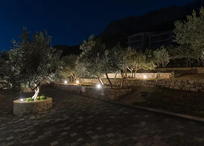 Villa Kuk With Heated Salt Water Pool - Makarska