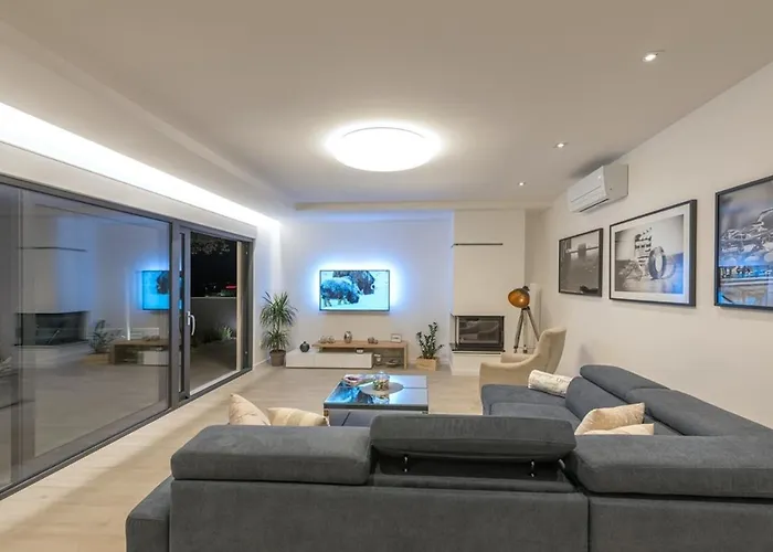 Villa Kuk With Heated Salt Water Pool - Makarska